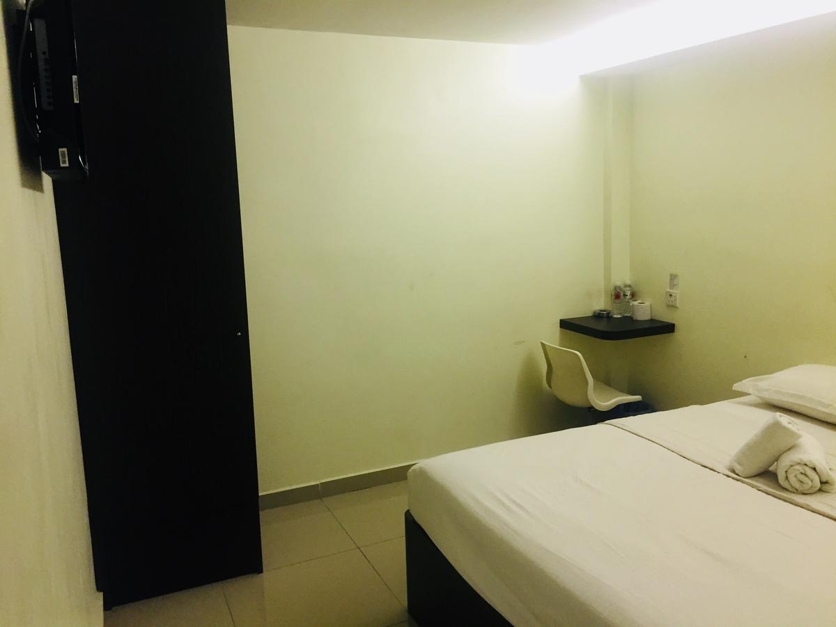 Desa House Hotel Kepong Exterior photo