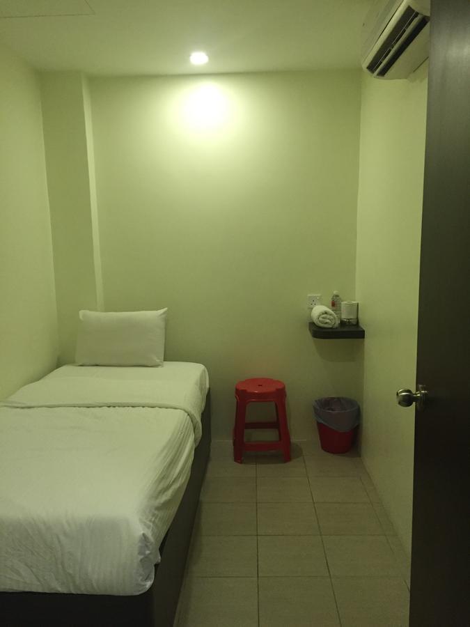 Desa House Hotel Kepong Exterior photo